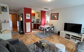 Apartman West - Private Parking Place